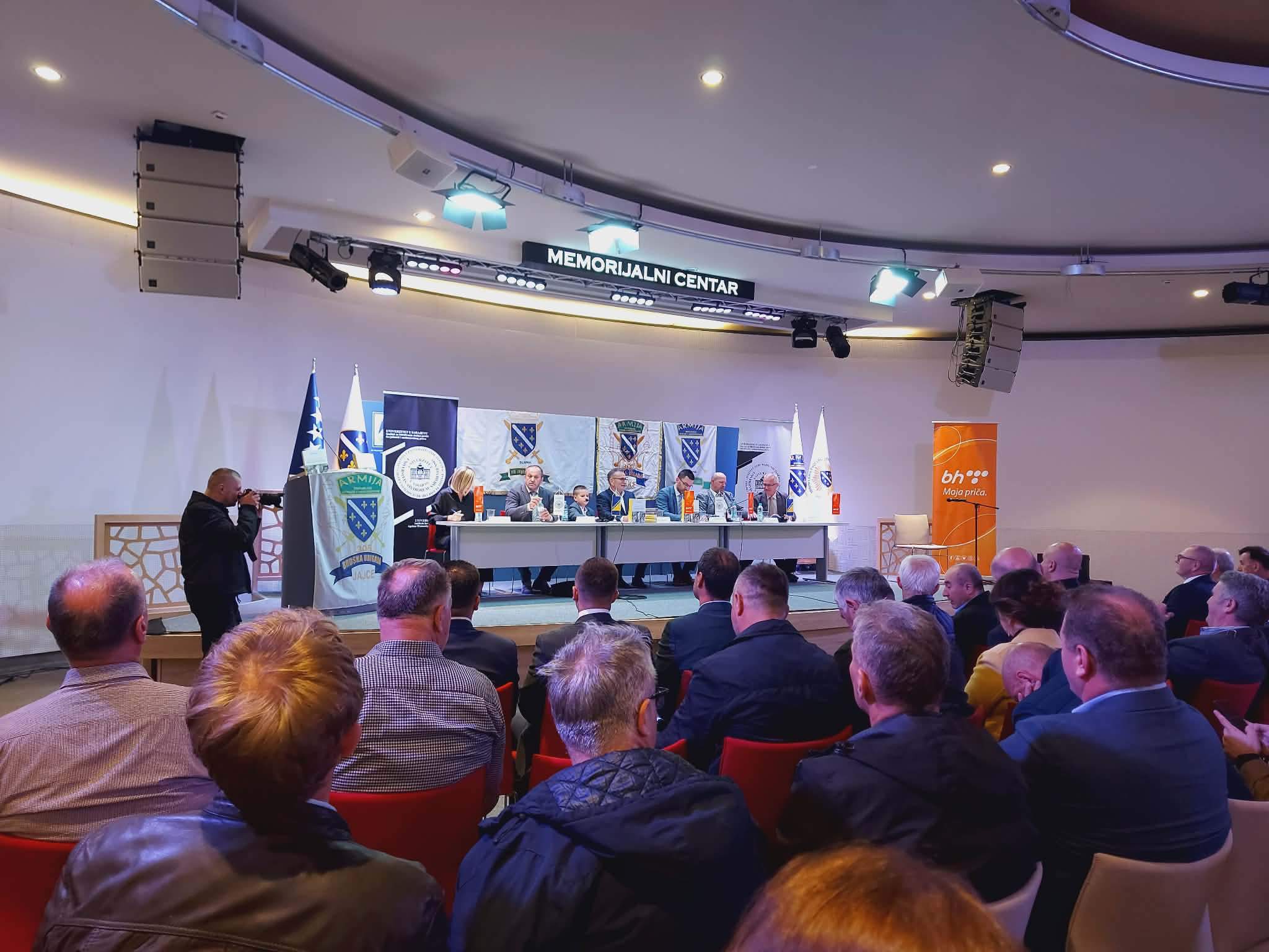 U Sarajevu promovirana knjiga „Jajačka 305/705“ dr. Amira Klike: Ponos i suze na Kovačima